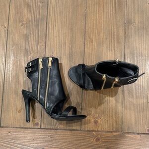 Chic Black Heeled Sandals with Gold Zipper Accents